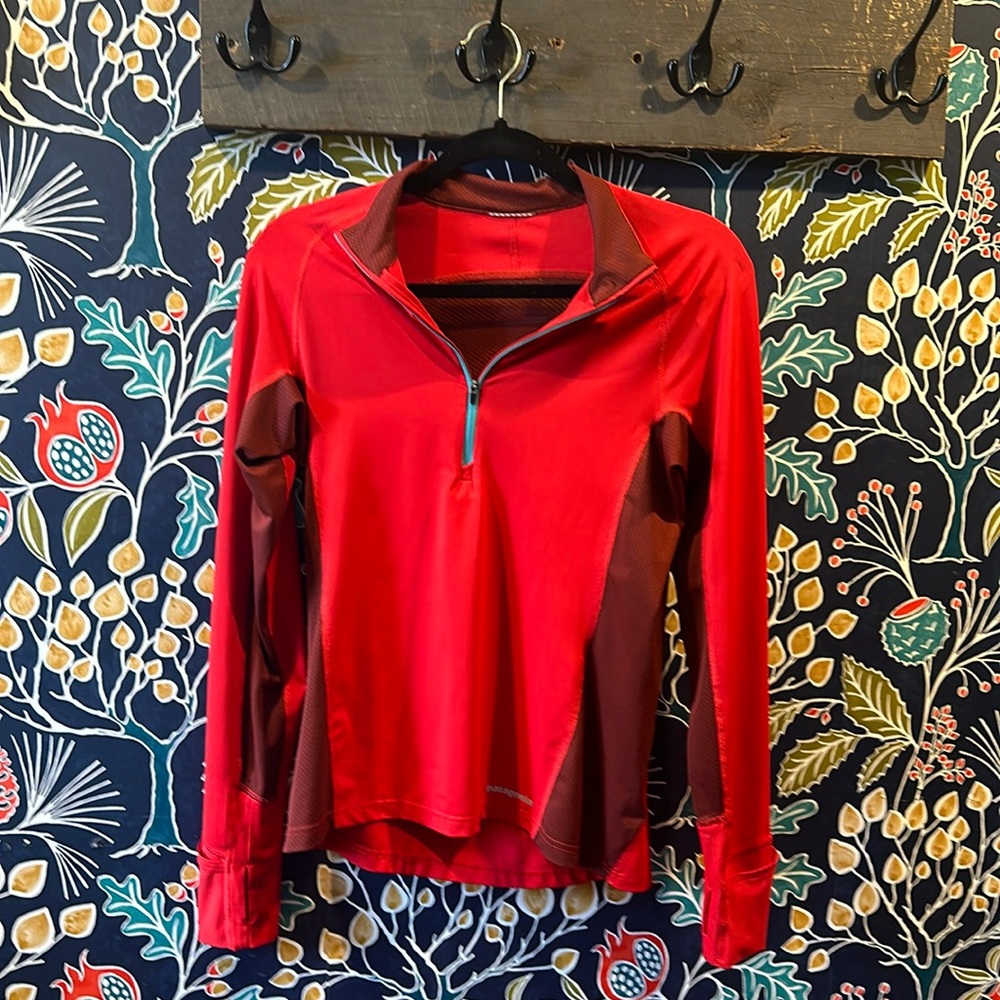 Small Patagonia, quarter zip red what are zip red long sleeved shirt